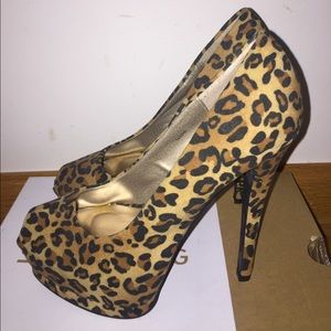 Cheetah printed pumps!